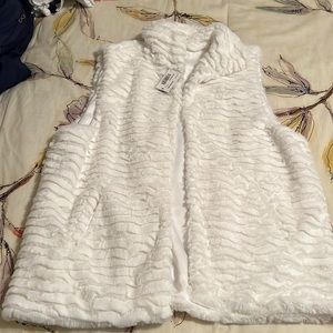 White fluffy soft vest with pockets brand new